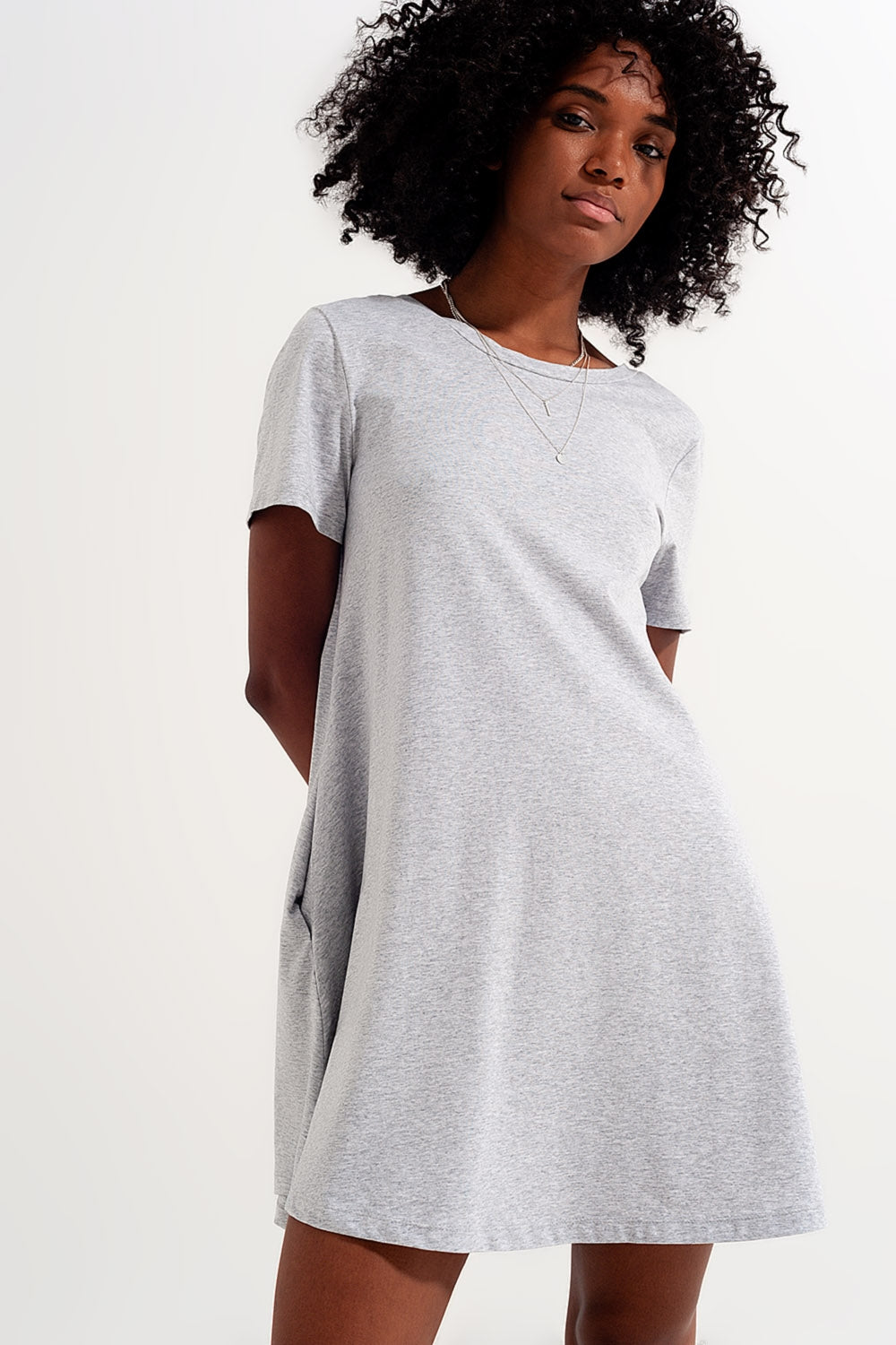 Vestito T shirt svasato con tasche nascoste grigio
