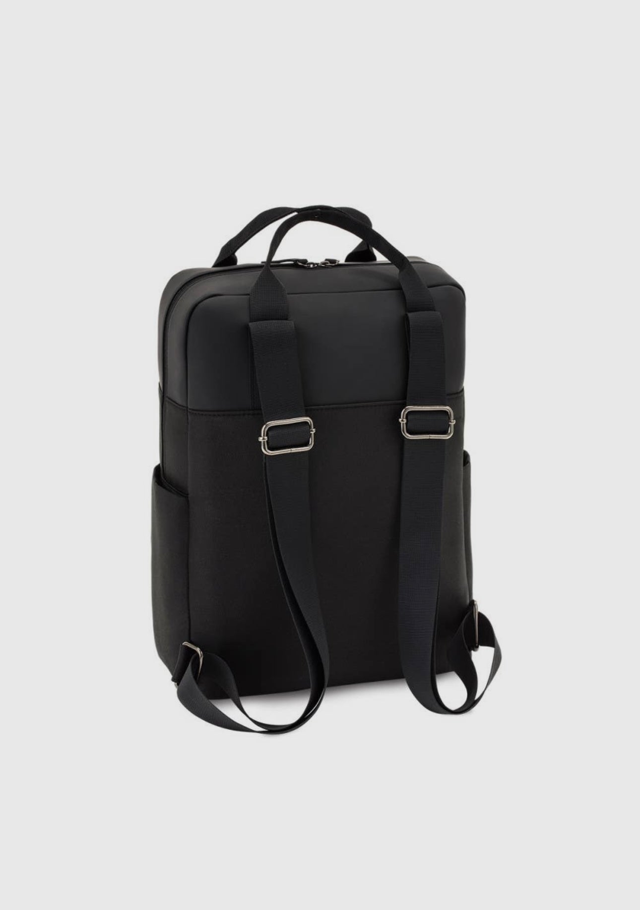 Zaino medio nero porta pc o da viaggio - VEGAN