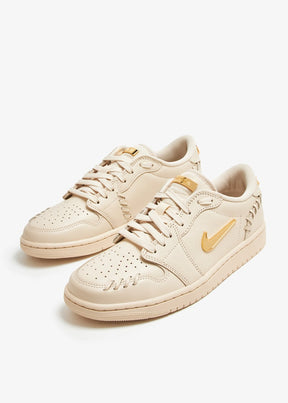 NIKE AIR JORDAN gold vanilla