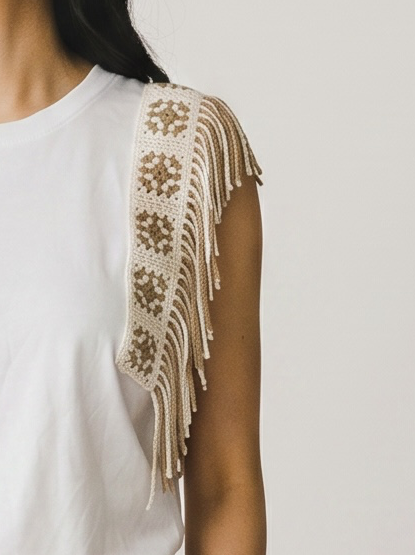 Canotta con dettaglio crochet e frangia