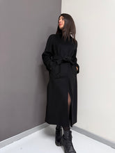 LORO PIANA Cappotto nero lungo con spacchi