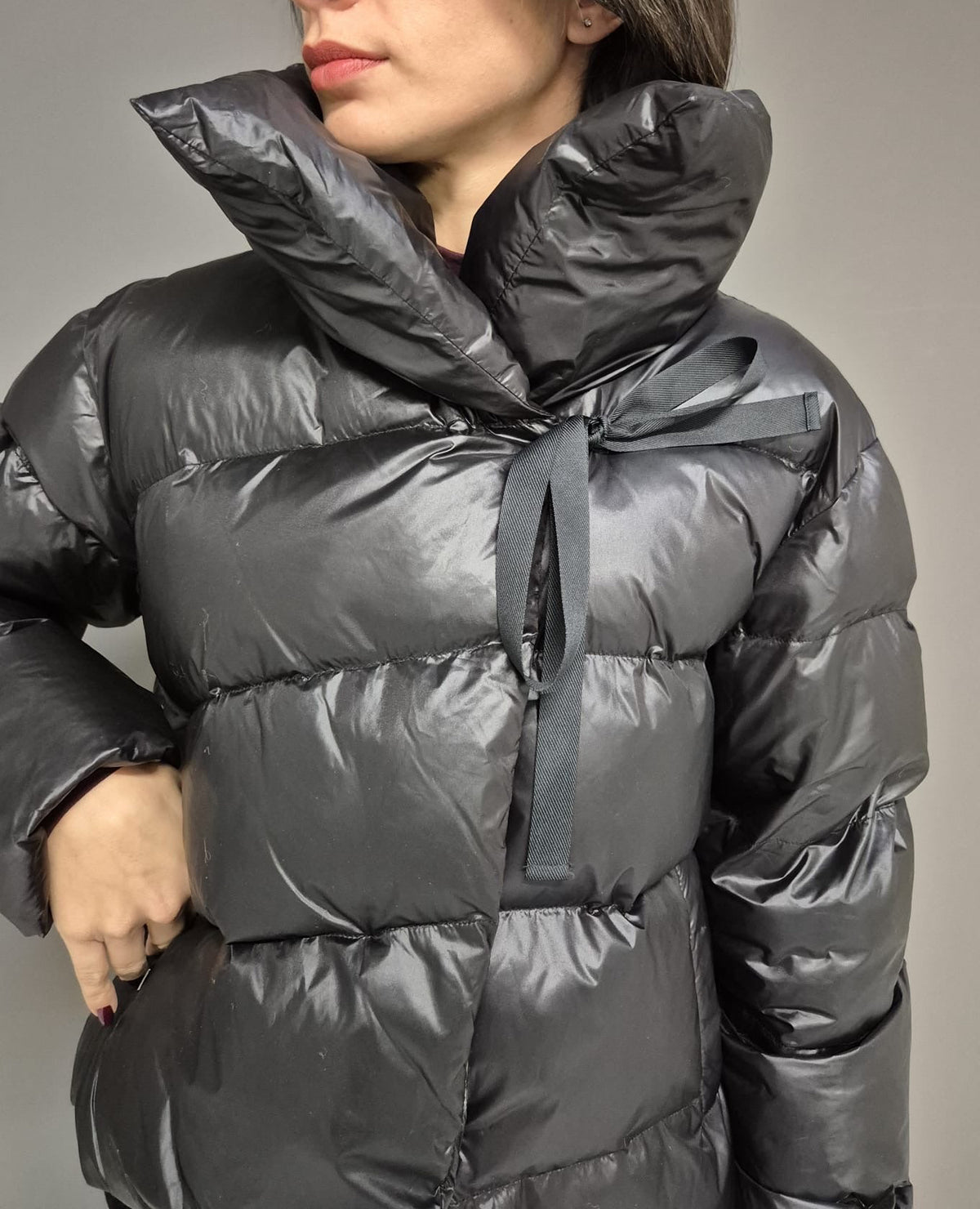 MANILA GRACE Piumino asimmetrico nero