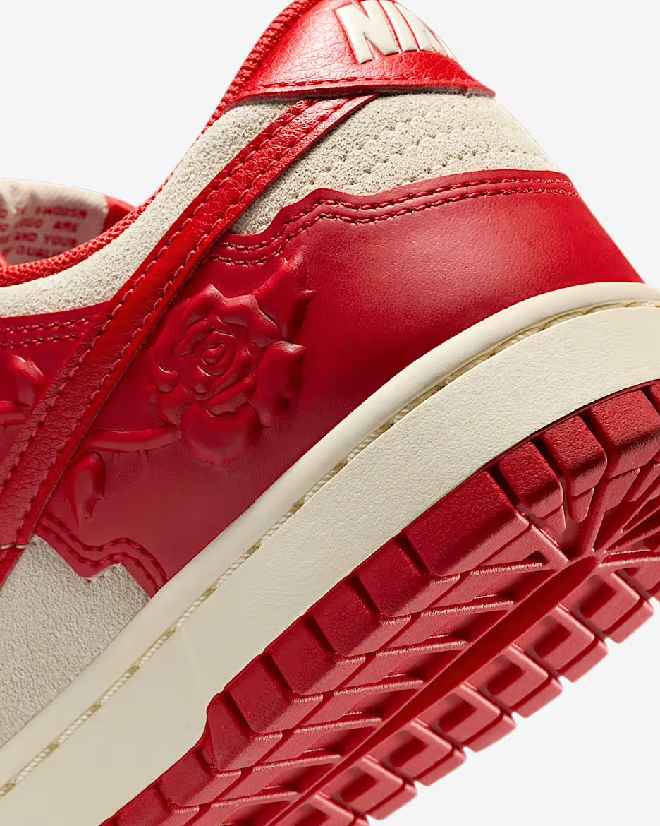 NIKE Rose rosse