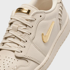 NIKE AIR JORDAN gold vanilla