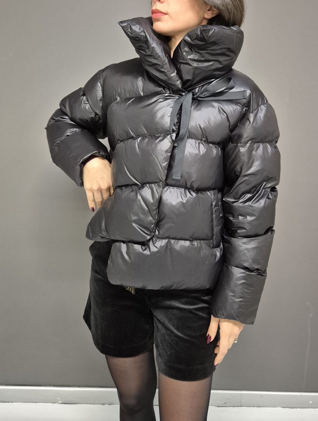 MANILA GRACE Piumino asimmetrico nero