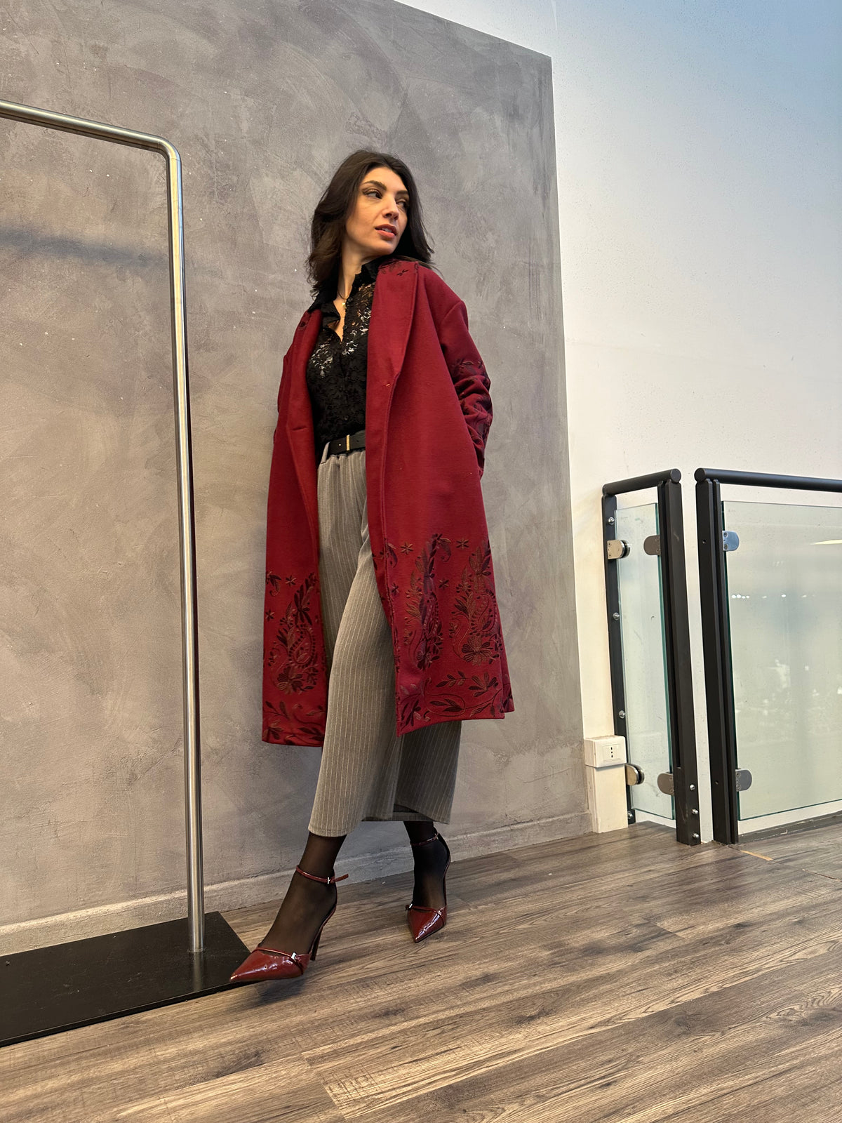 Cappotto over bordeaux ricami