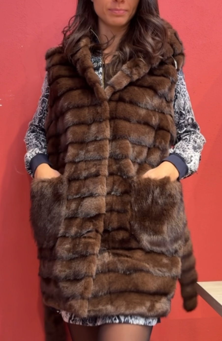 Smanicato eco pelliccia con cintura