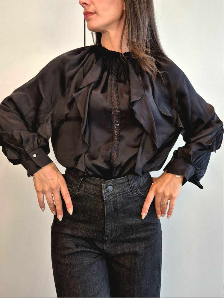 Blusa raso con dettaglio pizzo centrale - vari colori