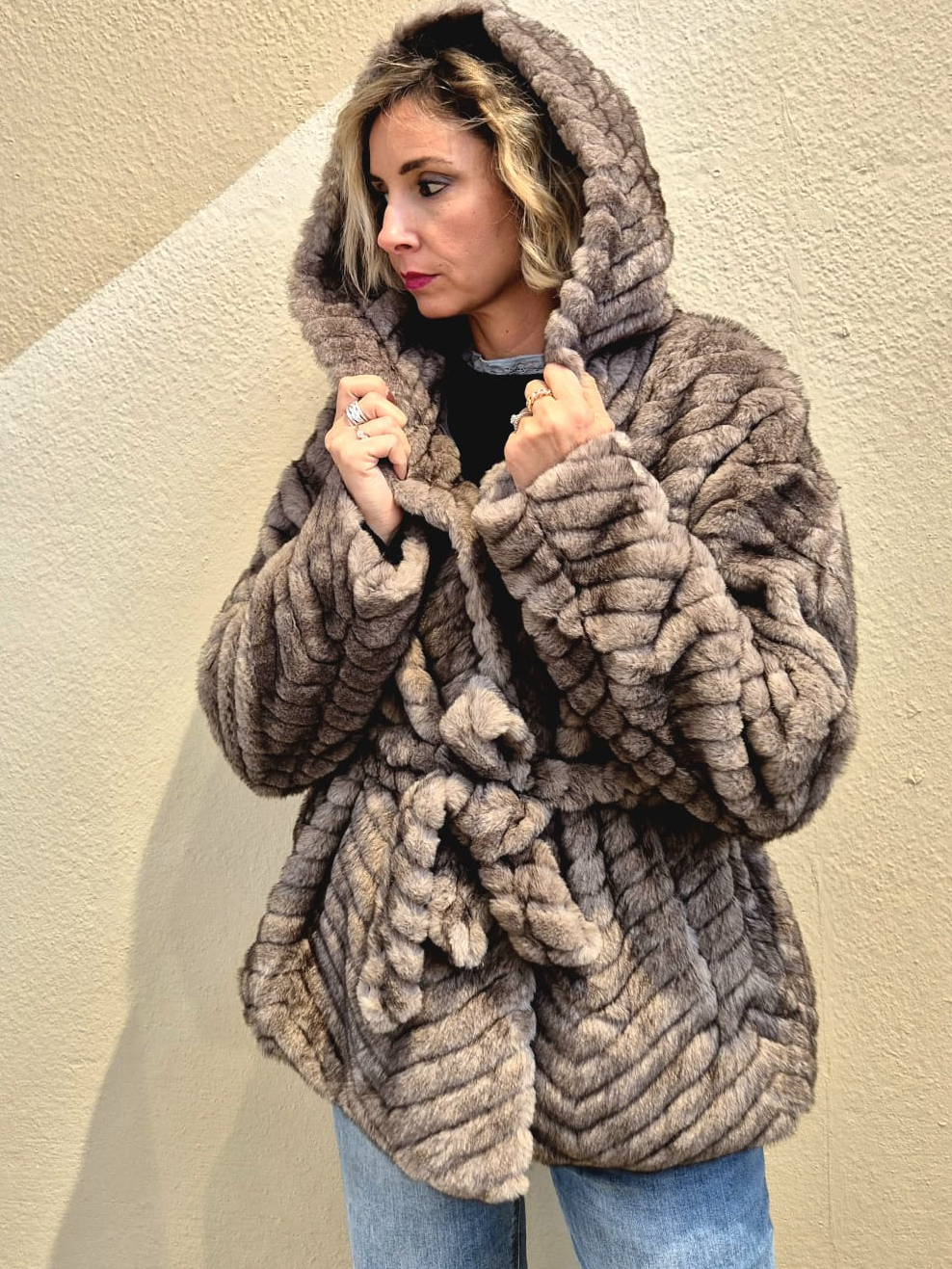 Giacca eco pelliccia con cintura