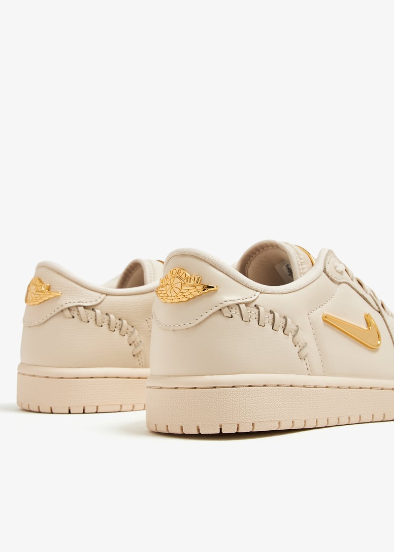 NIKE AIR JORDAN gold vanilla