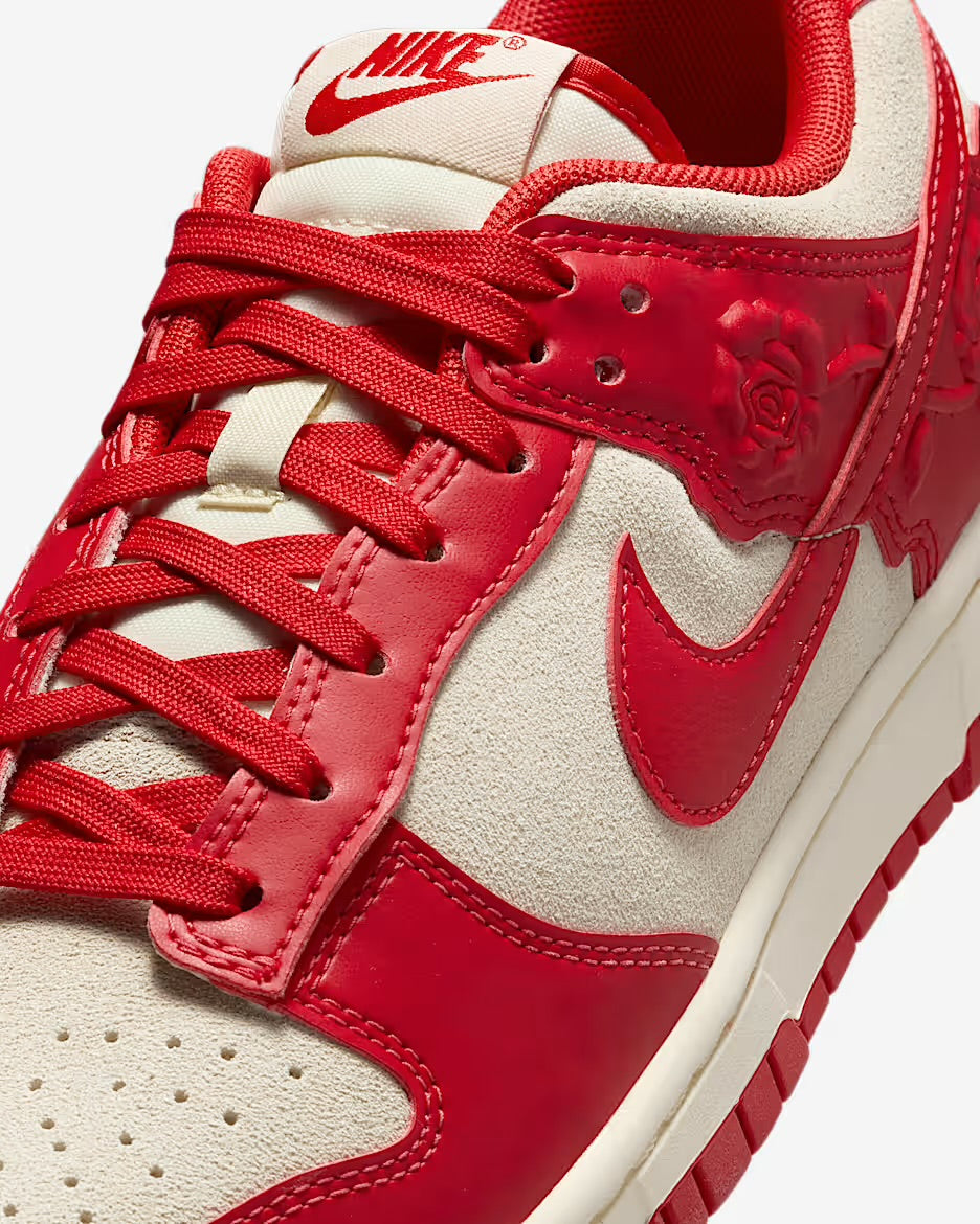 NIKE Rose rosse