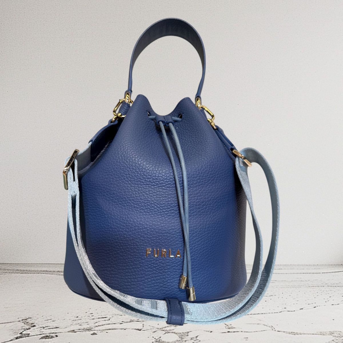 FURLA Secchiello pelle martellata