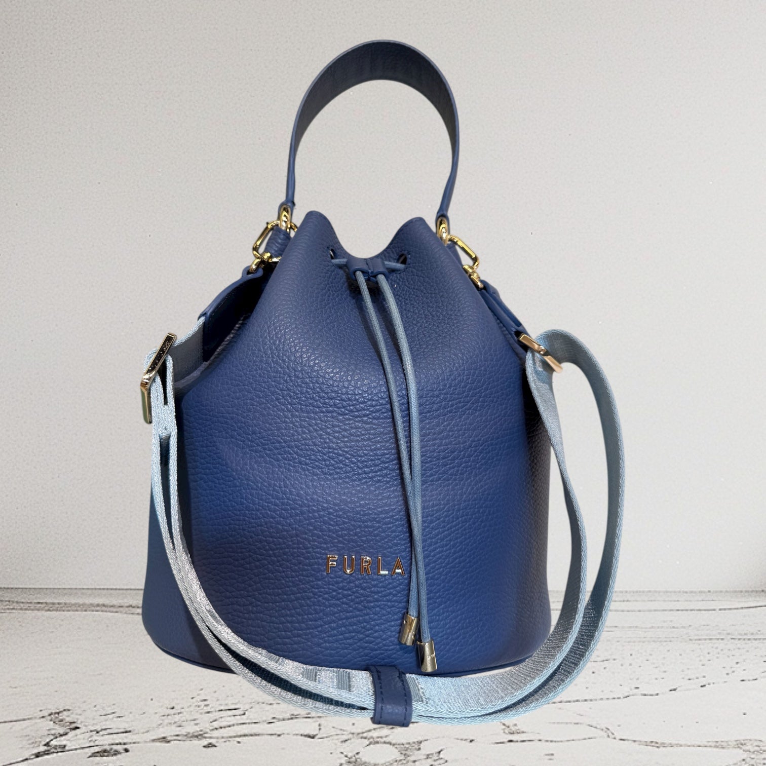 FURLA Secchiello pelle martellata