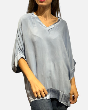 Blusa kimono scollo V  celeste dettagli raso