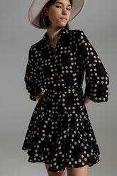 Q2 Abito a pois Fit and Flare con maniche voluminose in nero.