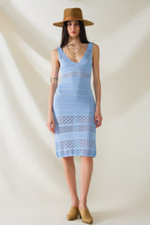 Q2 Abito midi senza maniche blu baby con scollo a V e design all'uncinetto