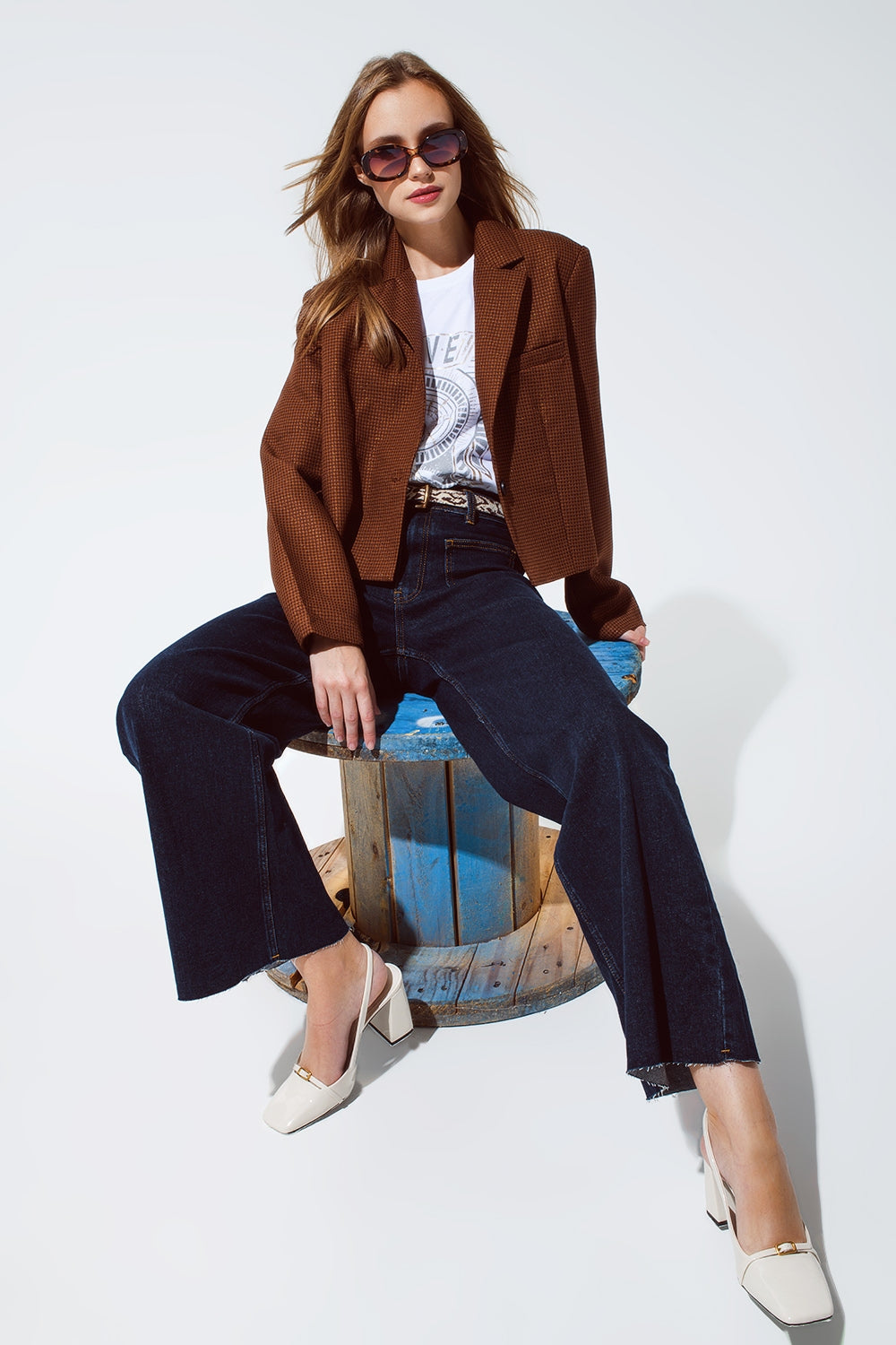 Q2 Blazer corta oversized con design Vichy e dettagli metallici in marrone