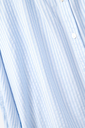 Blusa a righe con maniche a palloncino in azzurro