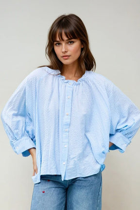 Blusa a righe con maniche a palloncino in azzurro