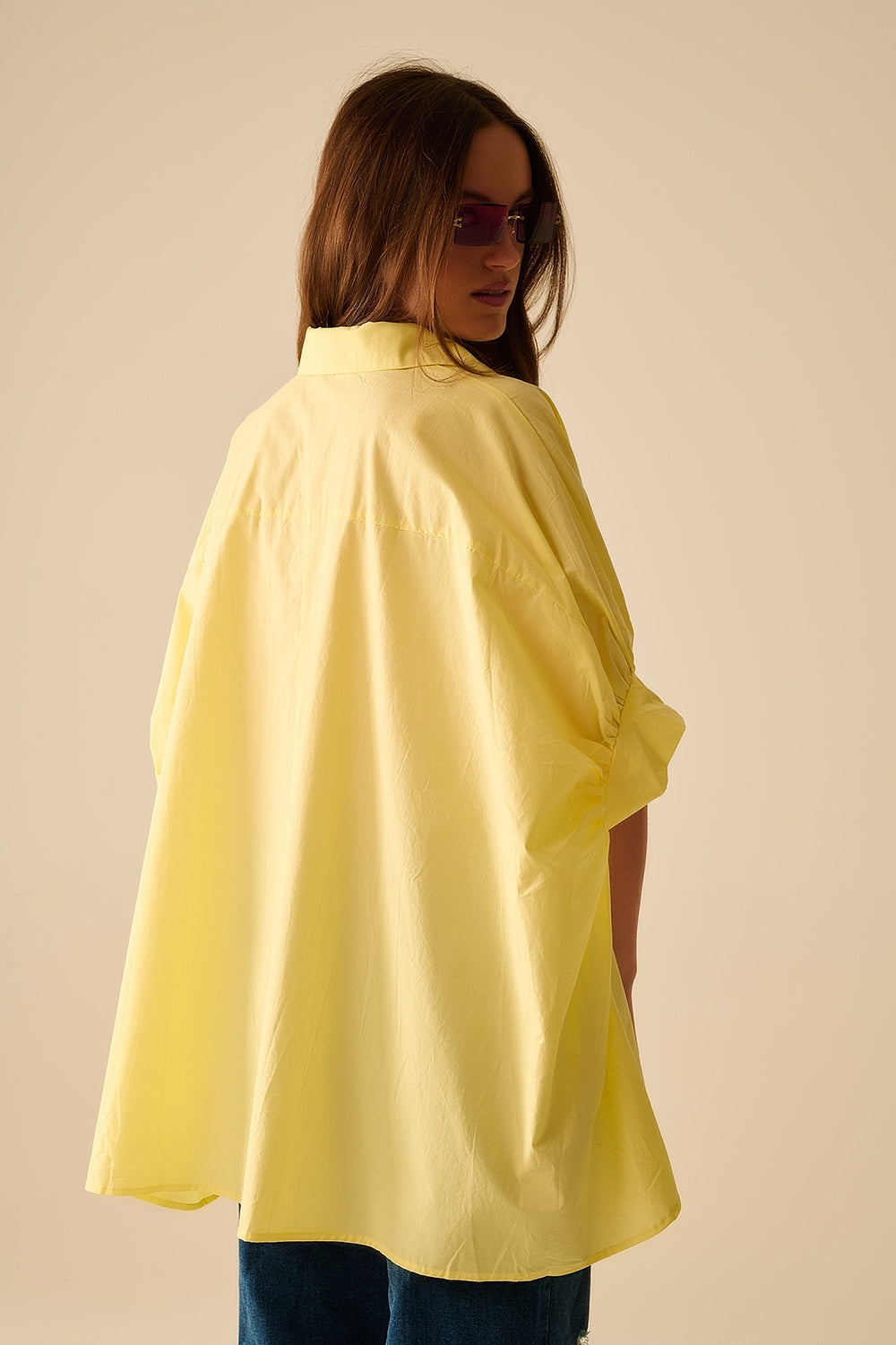 Blusa gialla oversize con manica corta