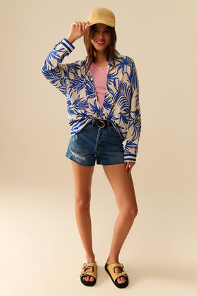 Blusa Rilassata con Motivo Tropicale in Blu e Bianco
