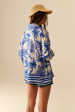Blusa Rilassata con Motivo Tropicale in Blu e Bianco