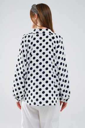 Camicetta a pois con scollo a V e maniche a palloncino