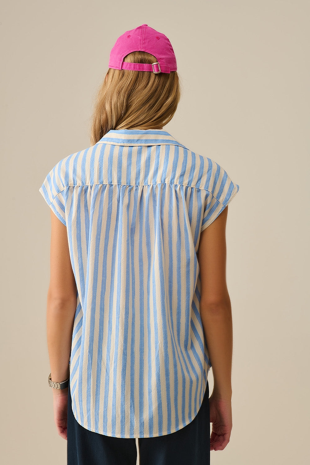 Camicetta a righe con maniche scese in blu