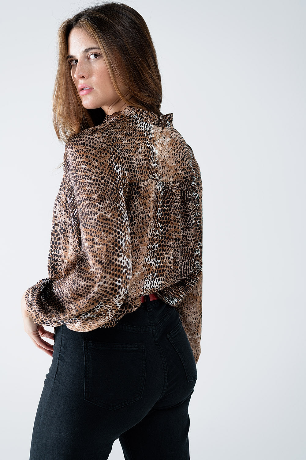 camicetta in chiffon con stampa leopardata marrone