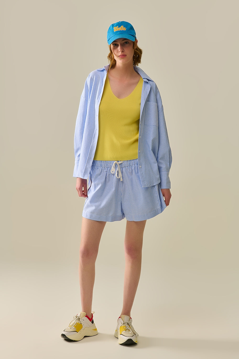 Camicia A Righe Bianche Con Bottoni In Blu