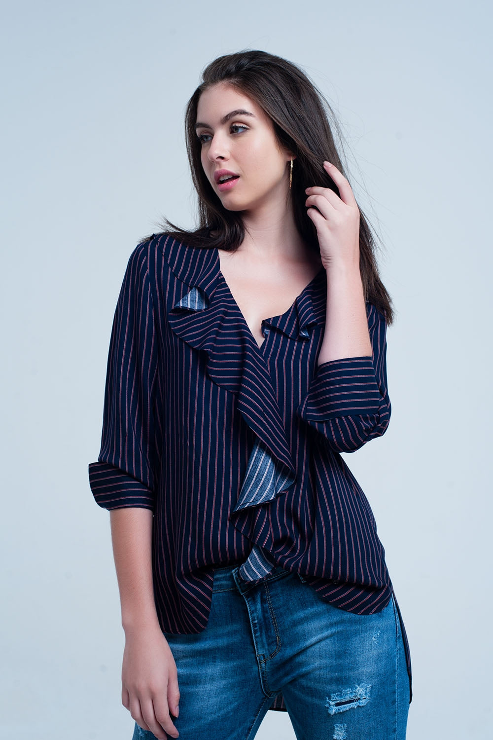 Q2 Camicia a righe blu navy con volant