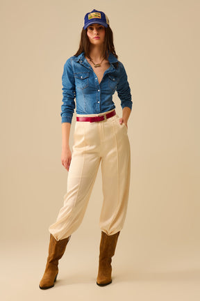 Camicia aderente in denim stretch con tasche sul petto