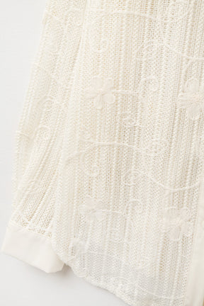camicia beige all'uncinetto con dettagli ricamati