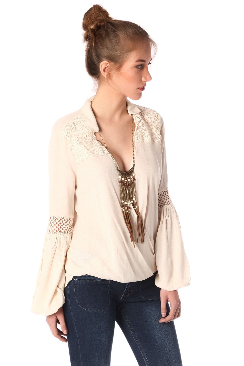 Q2 Camicia beige in modello a a portafoglio drappeggiata sul davanti