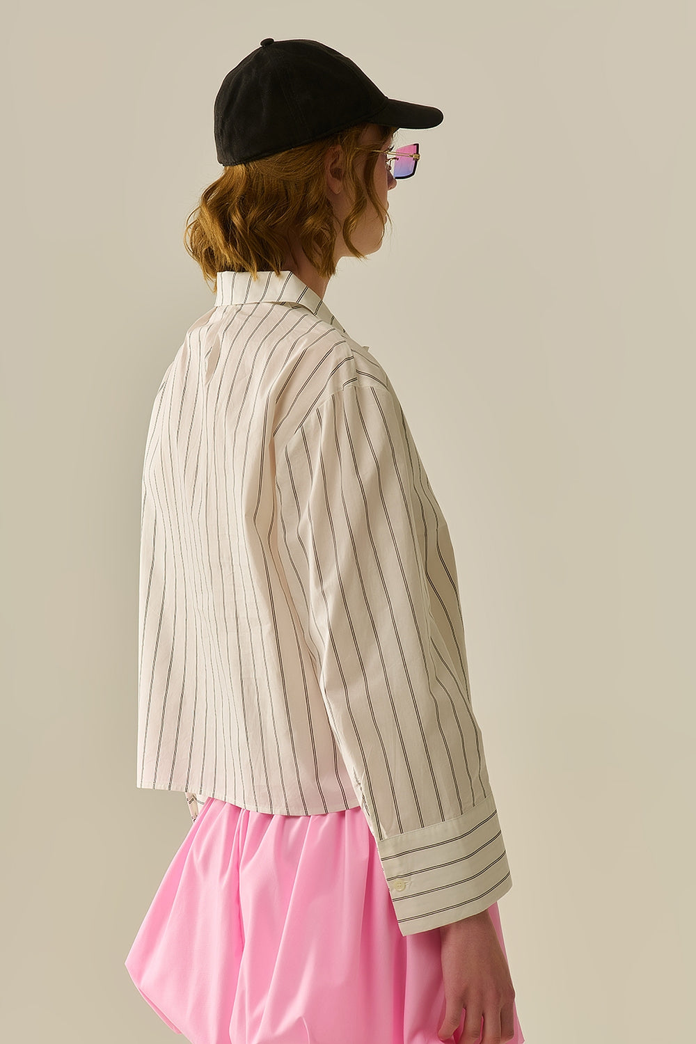 camicia di popeline bianca a righe tagliata