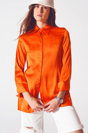 Camicia di raso arancio con spacco sui polsini