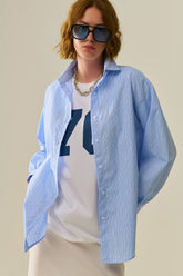 Q2 camicia in popeline a righe blu impreziosita da strass