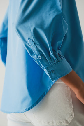 Camicia in popeline blu con maniche voluminose