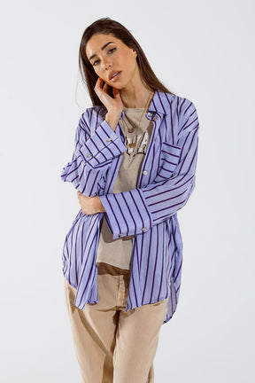 Camicia lavanda con strisce viola e tasche sul petto