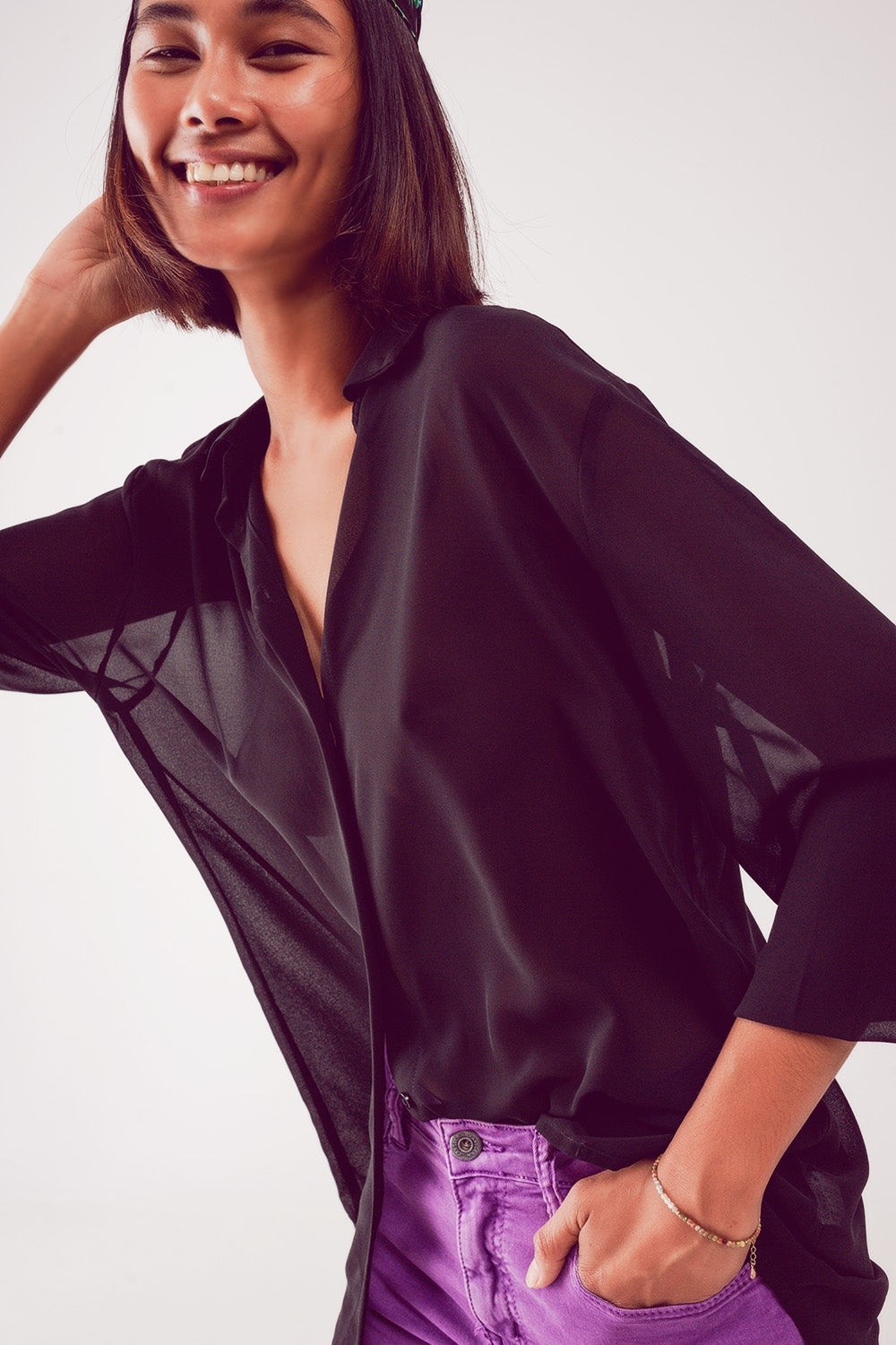 Camicia nera in chiffon trasparente