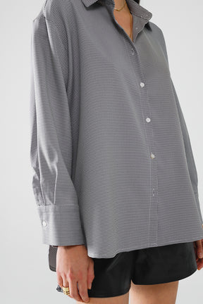 Camicia oversize in percalle con dettaglio a fiocco in bianco e nero