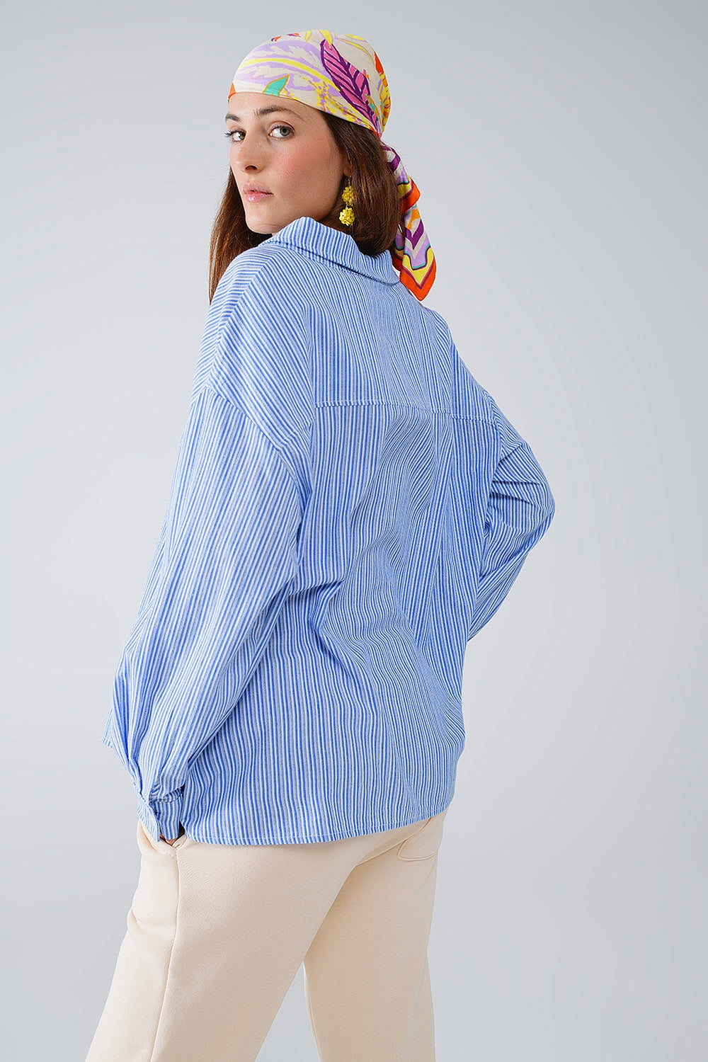 Camicia rilassata a righe sottili in blu