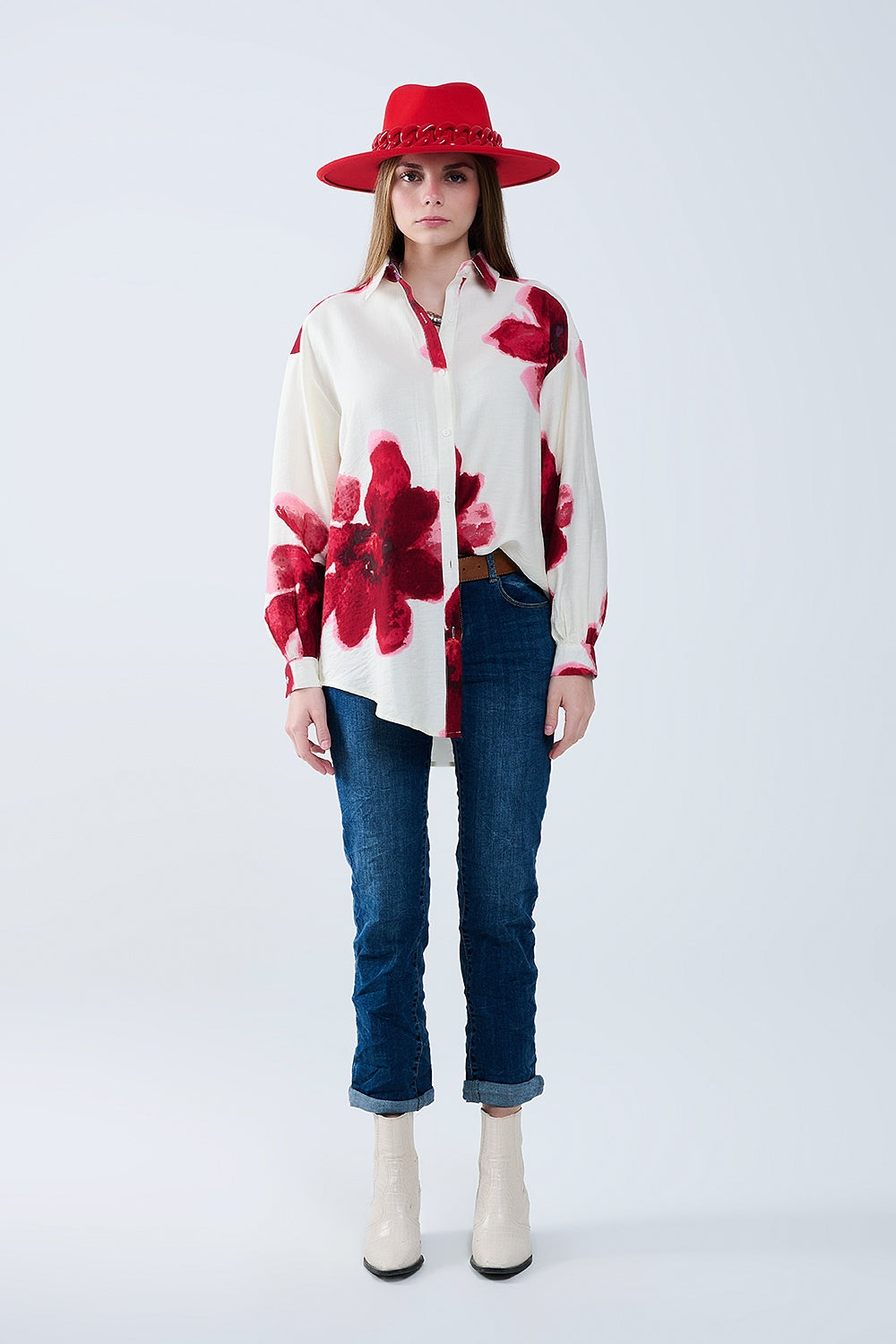 Camicia rilassata beige con stampa a fiori tropicali rossi in rosso