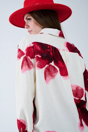 Camicia rilassata beige con stampa a fiori tropicali rossi in rosso