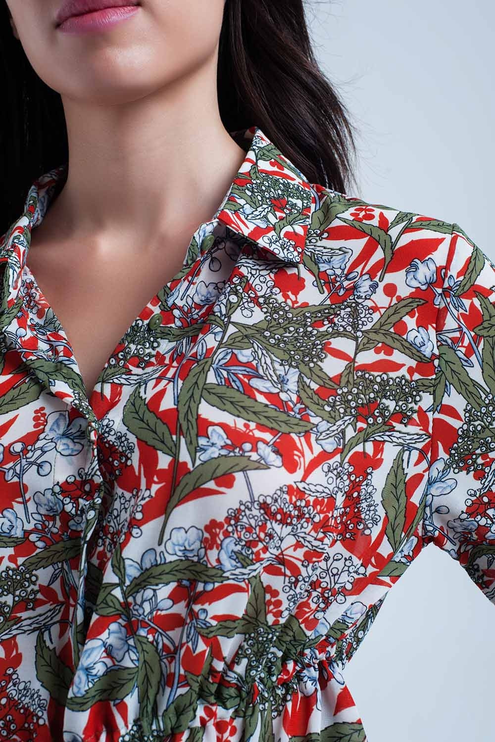 Camicia rossa con stampa di foglie e fiori