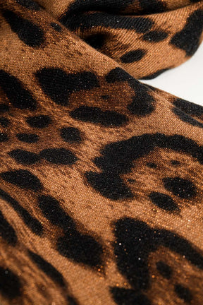 cammello Sciarpa in maglia soffice con stampa leopardata e dettagli in strass