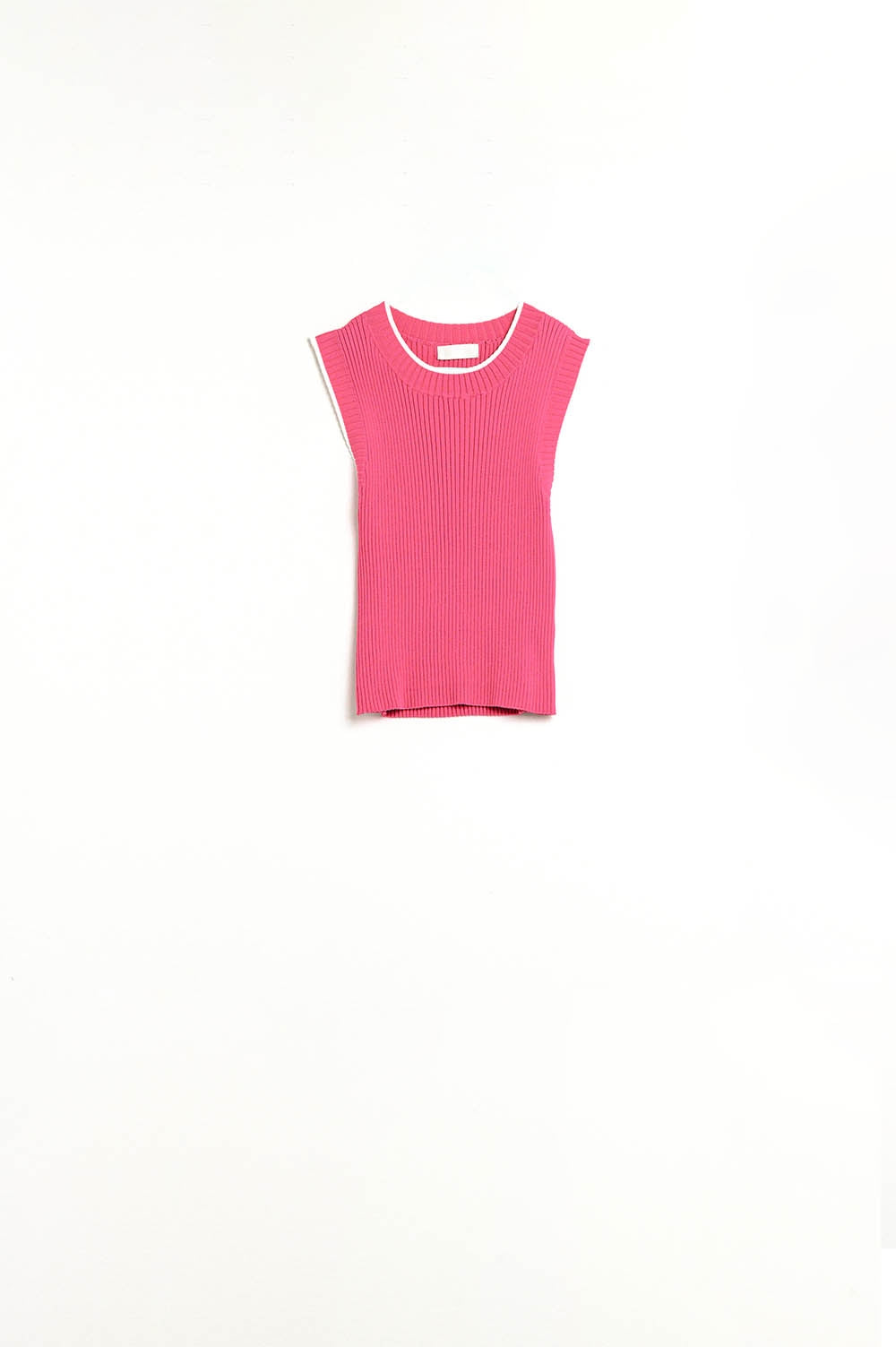 Canottiera aderente rosa lampone con finiture bianche
