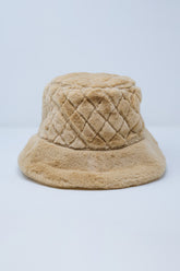 Q2 Cappello bucket trapuntato in ecopelliccia beige