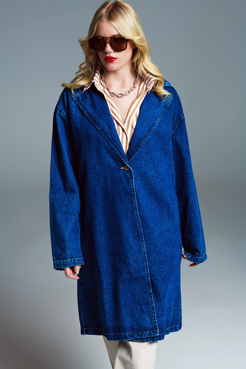 Cappotto oversize in denim con ampio colletto in lavaggio medio