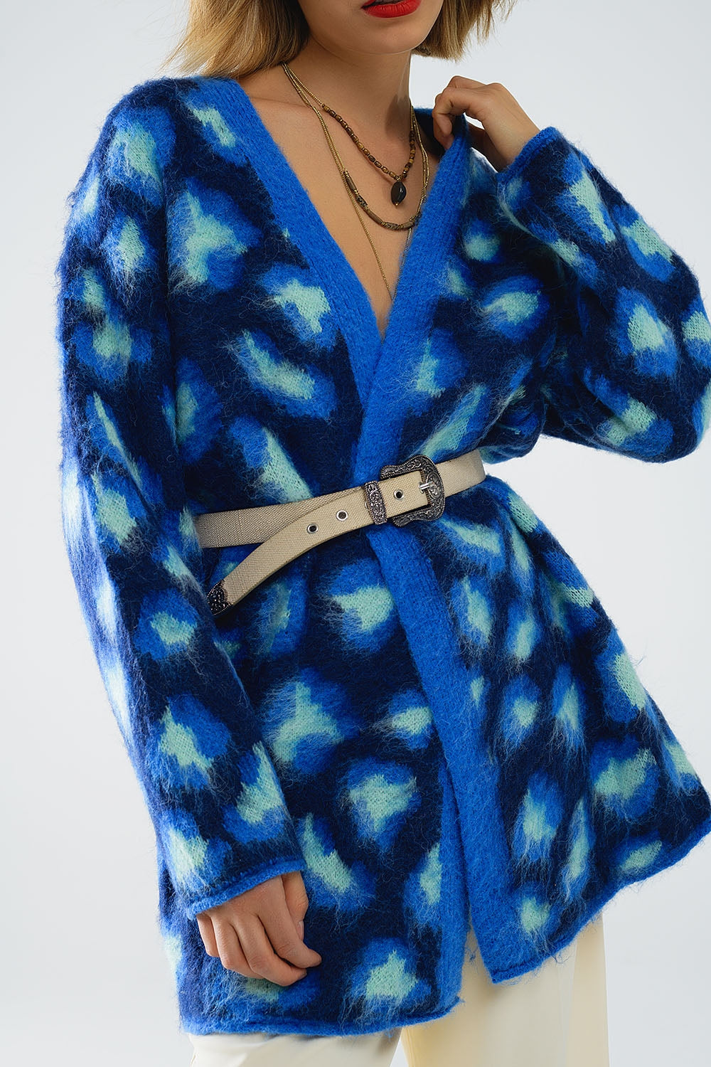 Cardigan blu con stampa leopardo e lana